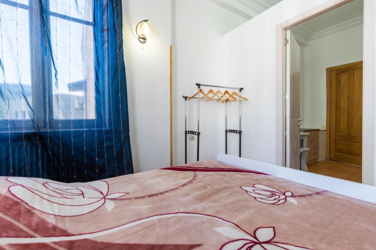 Center 4 You Hotel Tbilisi Buitenkant foto