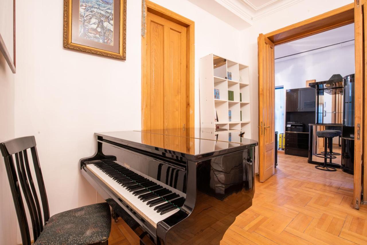 Center 4 You Hotel Tbilisi Buitenkant foto