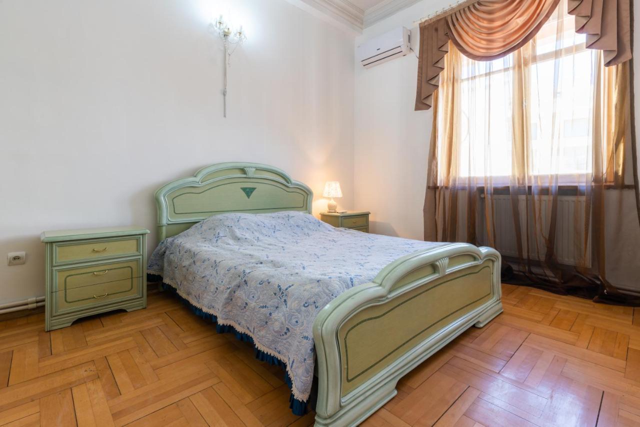 Center 4 You Hotel Tbilisi Buitenkant foto