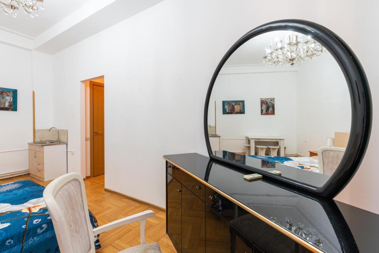Center 4 You Hotel Tbilisi Buitenkant foto