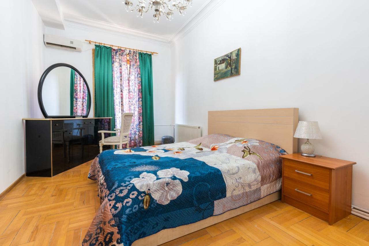 Center 4 You Hotel Tbilisi Buitenkant foto