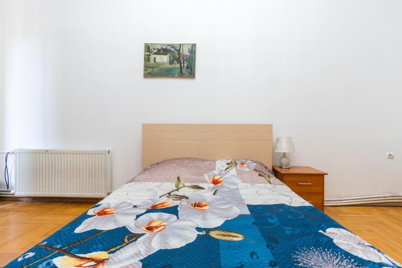 Center 4 You Hotel Tbilisi Buitenkant foto