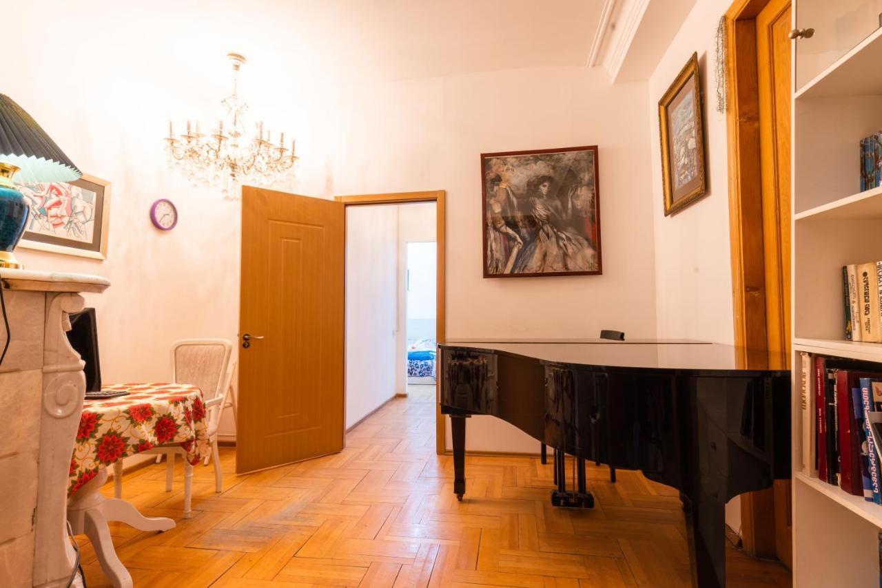 Center 4 You Hotel Tbilisi Buitenkant foto